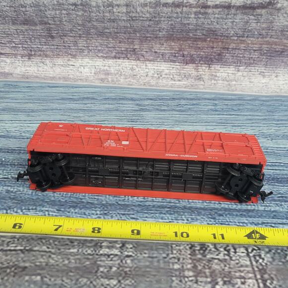 H.O scale Great Northern Hydra cushion box car/car hauler red and white - Picture 9 of 9